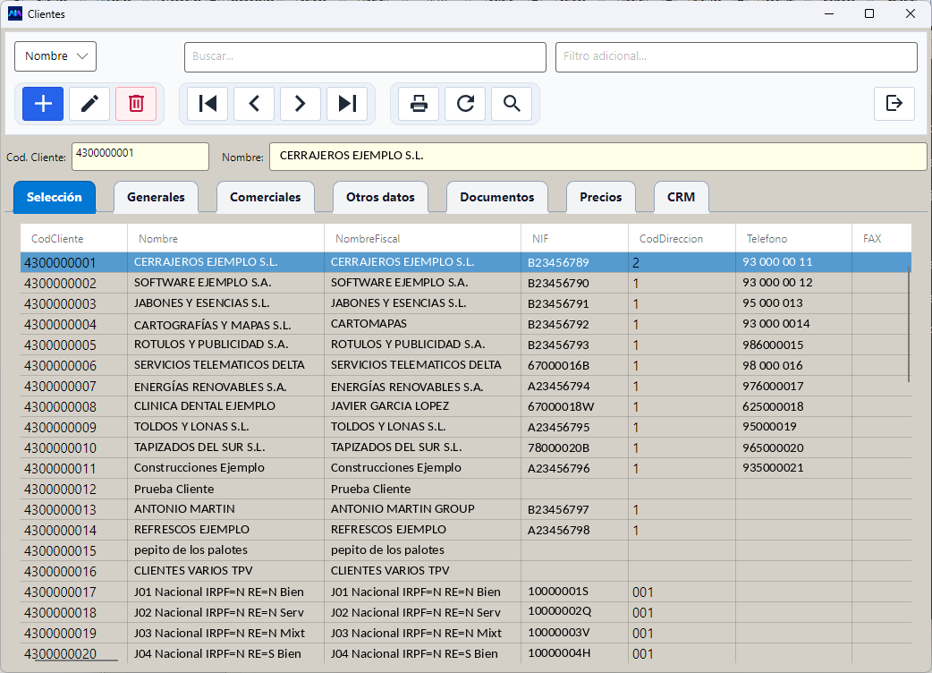 La lista de clientes, con el buscador arriba y las columnas de nombre fiscal, NIF y teléfono.